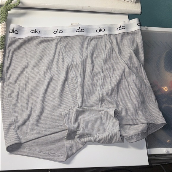 Set of 6 - ALO Yoga White Ribbed Bra & Boy Shorts Set - Picture 6 of 9